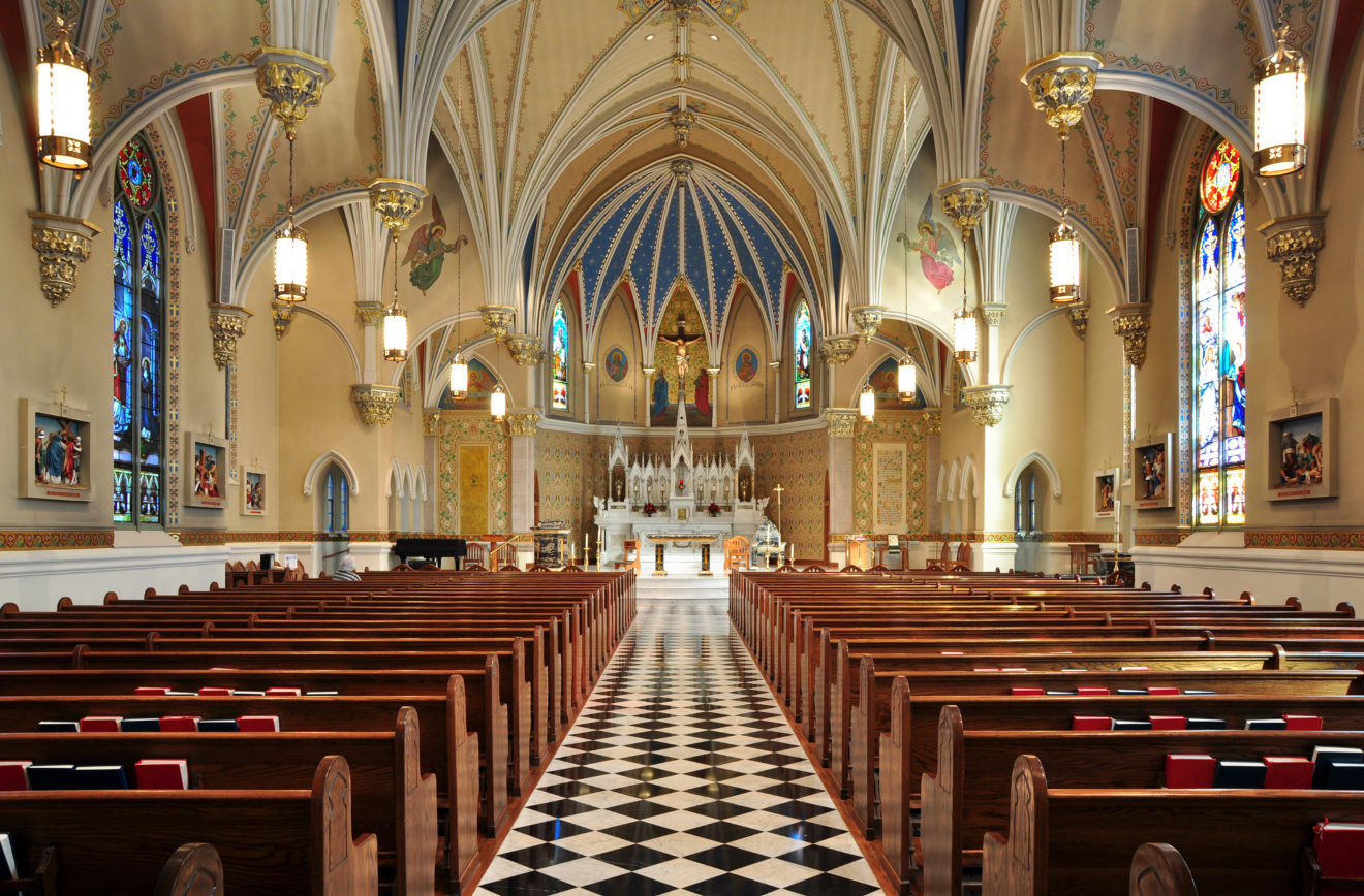 Interior_of_St_Andrews_Catholic_Church_in_Roanoke_Virginia.jpg